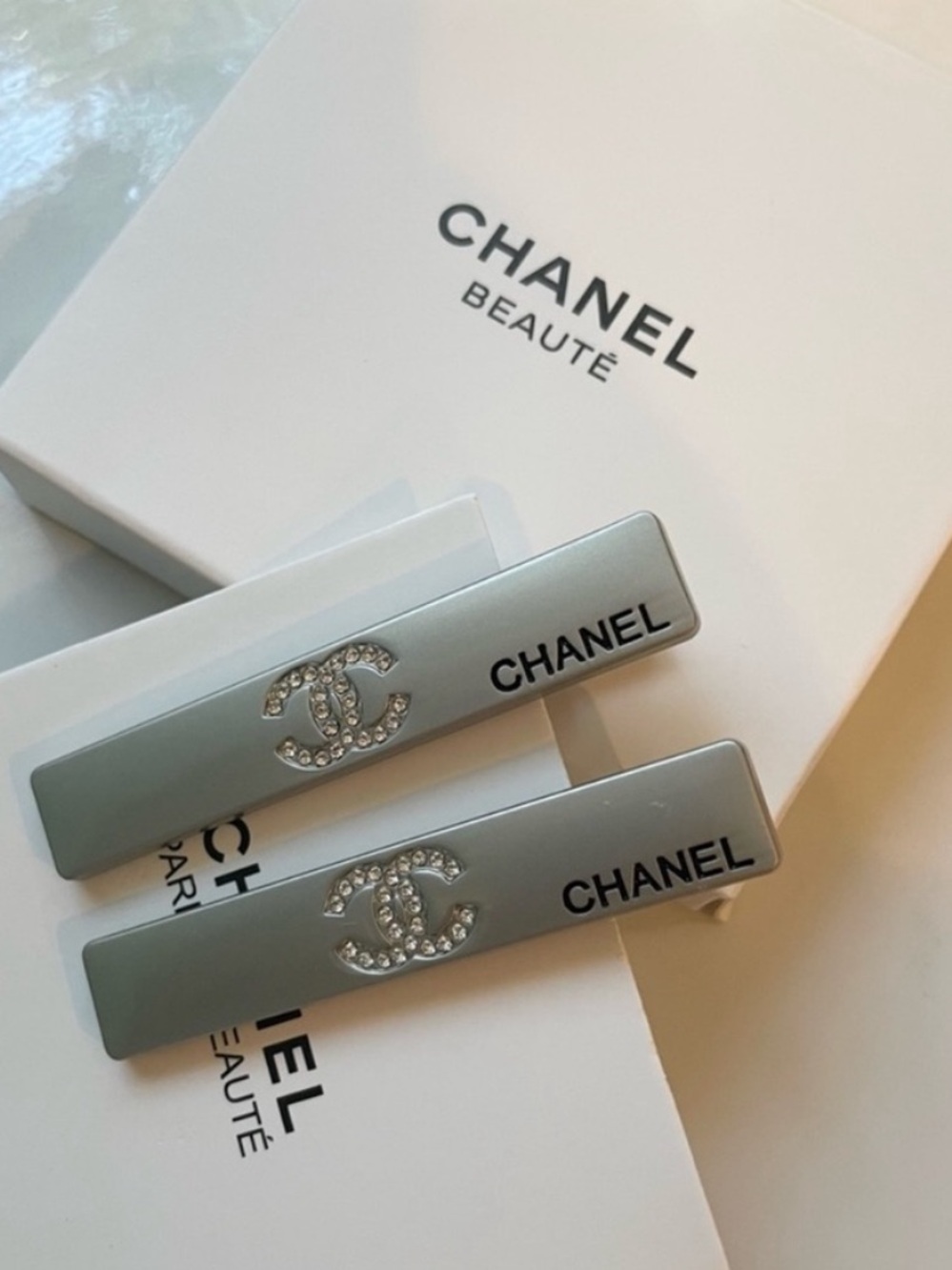Chanel beauty gift silver clips set
